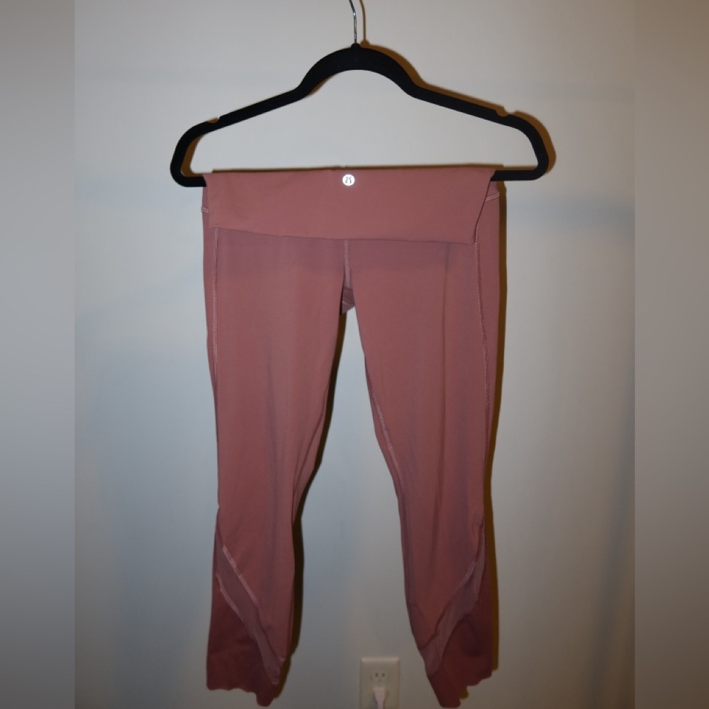 Lululemon 3/4 scallop detail leggings